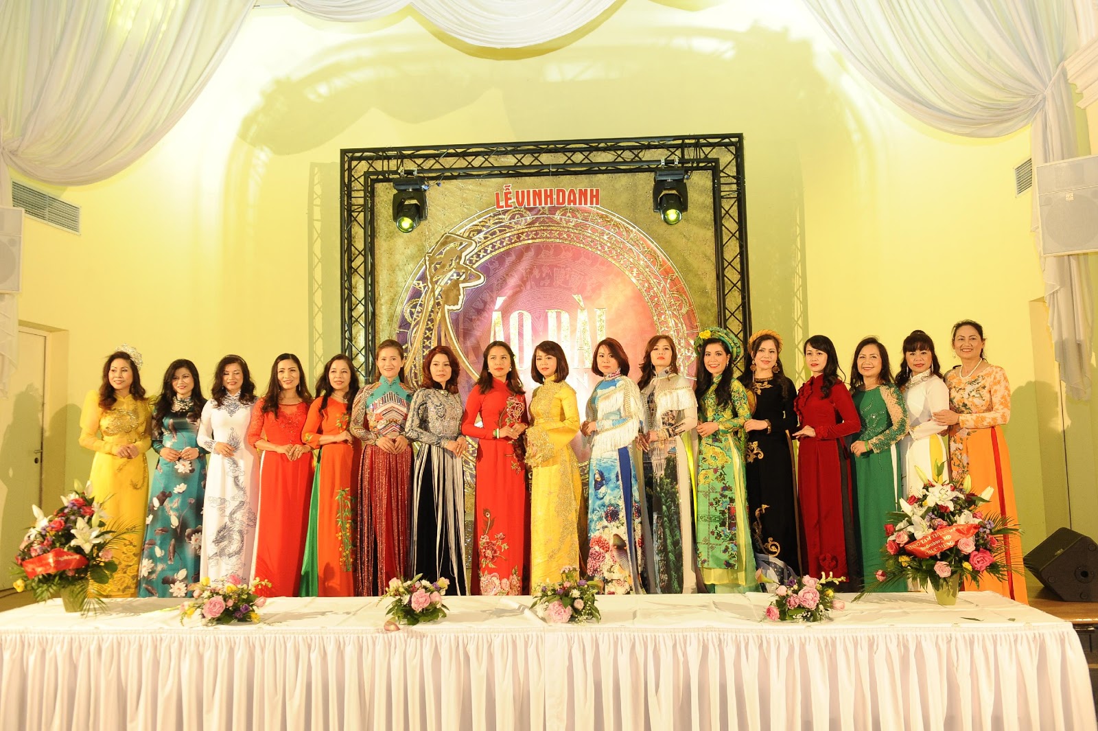 hoa-hau-ao-dai-viet-toan-chau-au