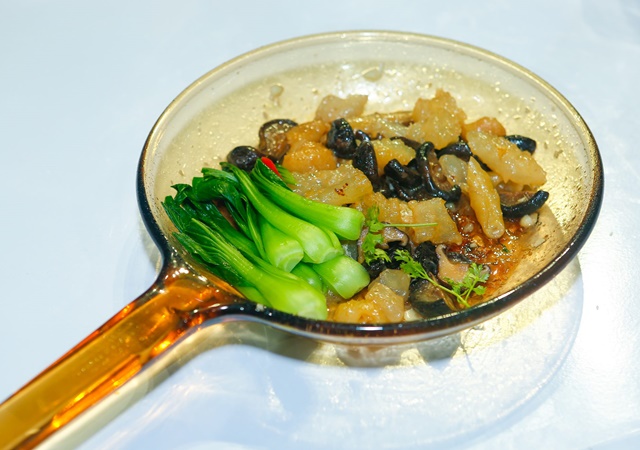 chau-gia-kiet-chu-thanh-van-17