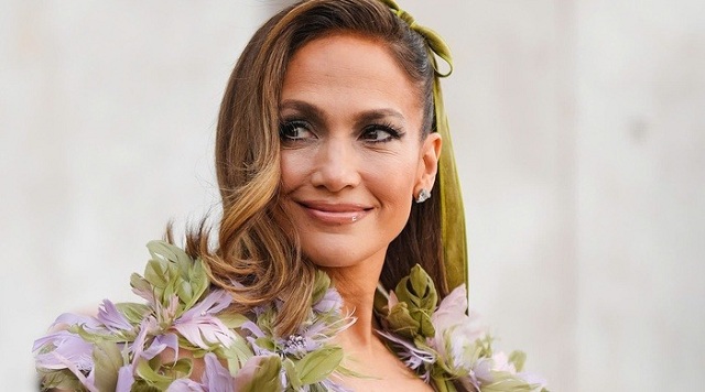 Jennifer Lopez: Biểu tượng gợi cảm vượt thời gian