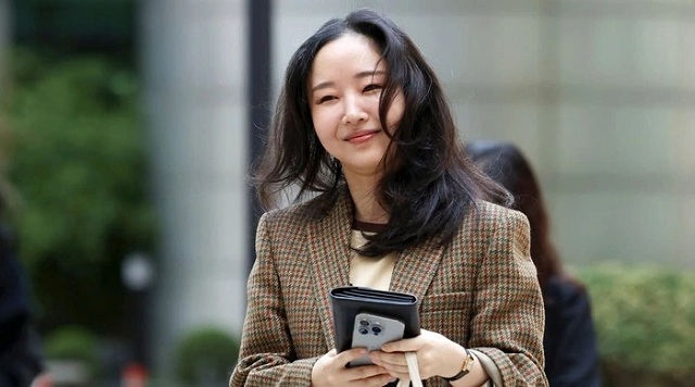 'Mẹ đẻ NewJeans' Min Hee Jin bị phong tỏa căn hộ 500 triệu won