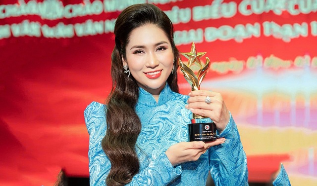 hoa-hau-cai-luong-vua-duoc-vinh-danh-nghe-si-tieu-bieu-toan-quoc-la-ai