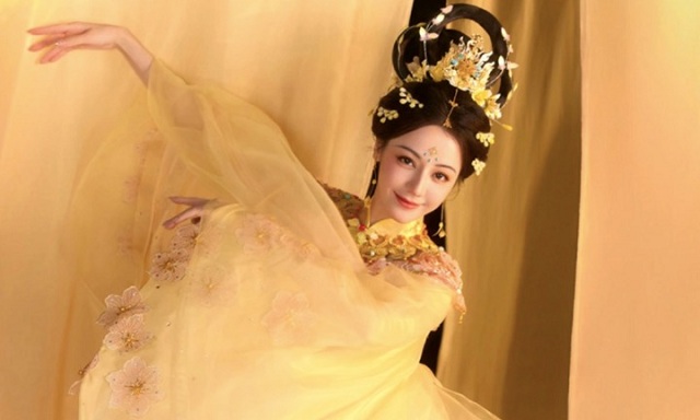 my-nhan-trung-quoc-duoc-vi-nhu-tien-nu-ha-pham-la-ai