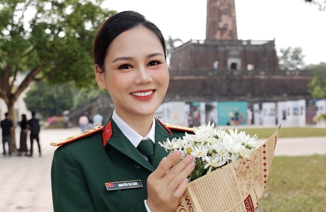 Nữ diễn viên phim giờ vàng VTV ngoài đời là Trung tá, lấy chồng làm phó giám đốc