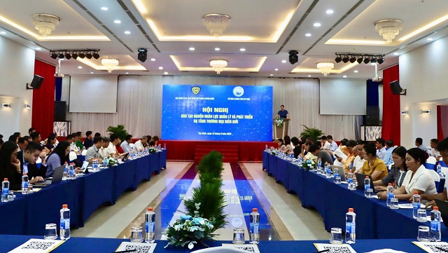 nang-cao-chat-luong-doi-ngu-quan-ly-va-phat-trien-ha-tang-thuong-mai-bien-gioi