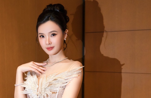Midu khoe vóc dáng thon gọn sau tin đồn mang thai