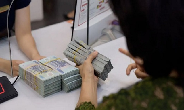 ngan-hang-don-dap-tang-lai-suat-huy-dong-tro-lai-co-nen-gui-tiet-kiem-luc-nay