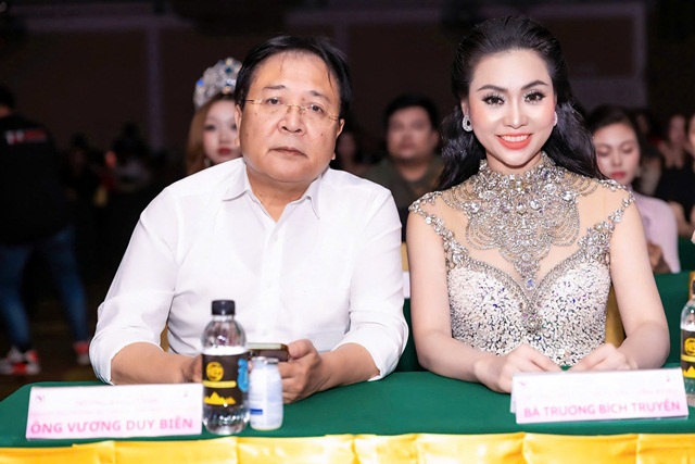 Giam-khao-Vuong-Duy-Bien-va-Truong-Bich-Truyen