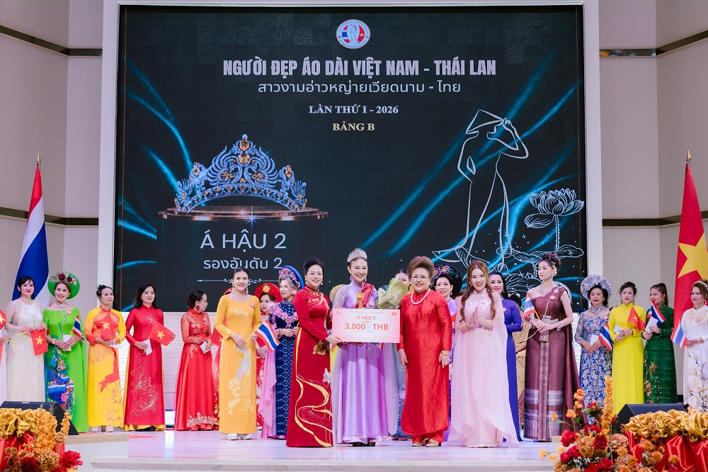 Á hậu 2 Bảng B - Bà Natcha Luaywee