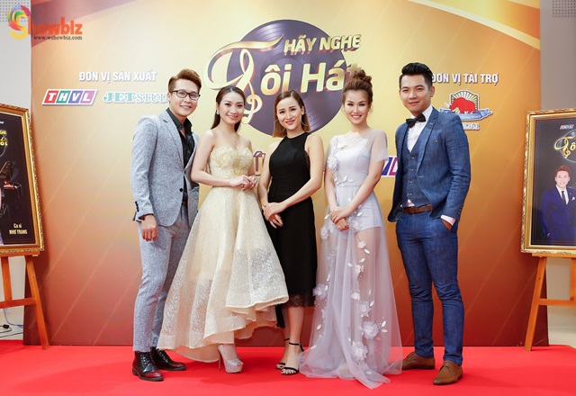 hay-nghe-toi-hat-mua-3-len-song-voi-dan-trai-xinh--gai-dep-wshowbiz