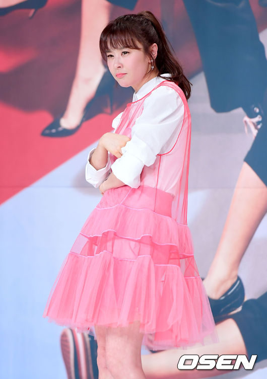 choi-kang-hee-tuoi-40-van-de-mai-mua-dien-vay-hong-nhu-gai-teen-wshowbiz