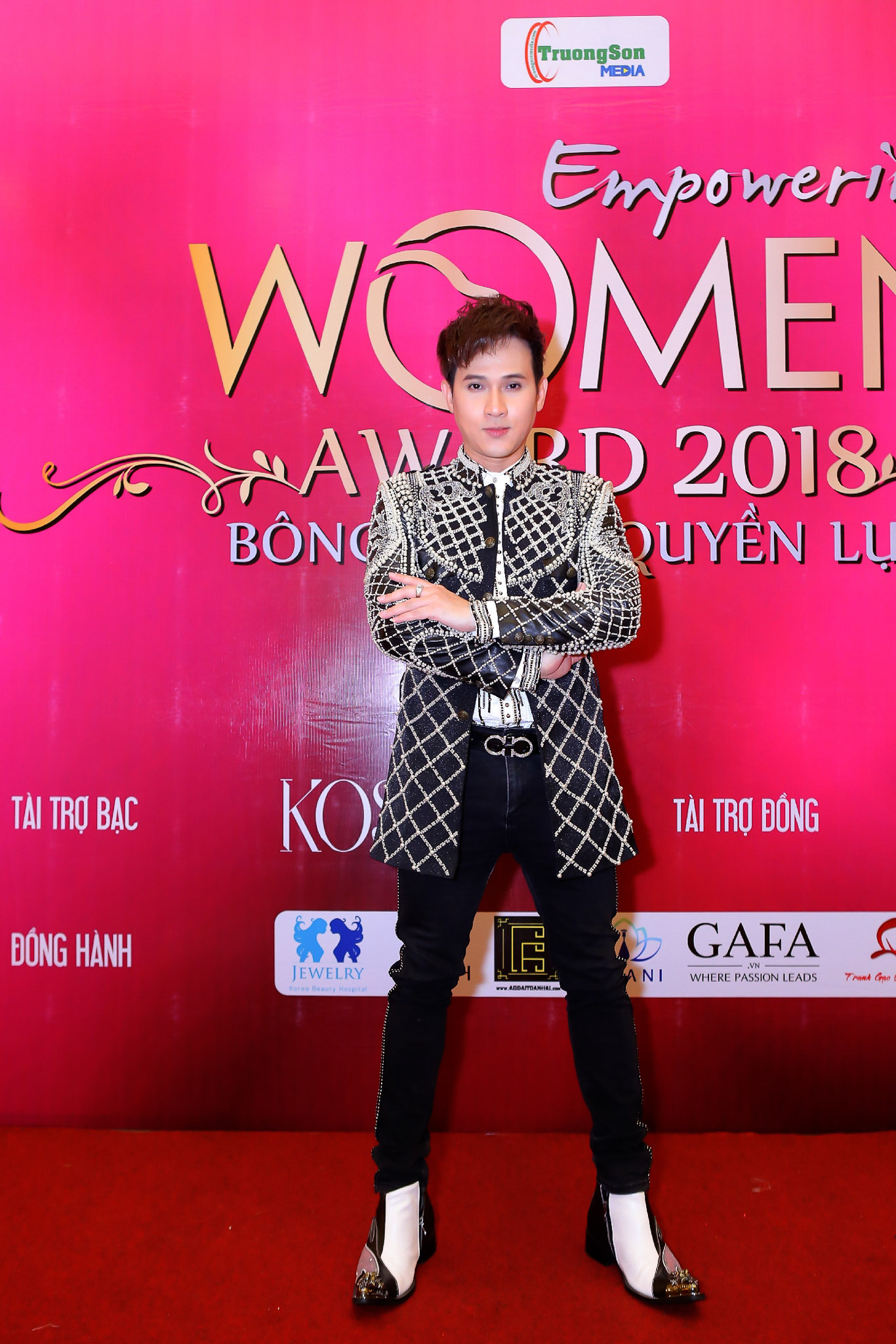 CA-SI-NGUYEN-VU-WSHOWBIZ
