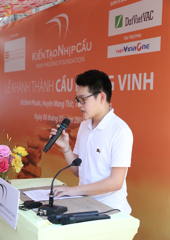 cay-cau-khang-vinh-ket-noi-yeu-thuong-cua-ba-con-huyen-mang-thit-wshowbiz-15