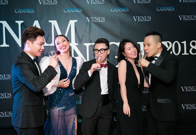 vu-khac-tiep-cung-dan-sao-viet-quay-het-minh-trong-dem-tiec-vietnam-night-wshowbiz15