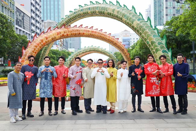 f2-fashion-a-freedom-tai-tro-ao-dai-cho-su-kien-khai-xuan-tai-duong-hoa-nguyen-hue-showbiz-04