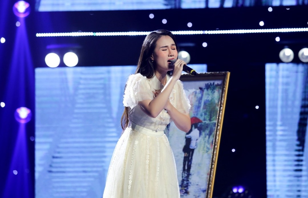 ngoc-anh-xuc-dong-khi-nghe-phan-nhu-thuy-hat-ca-khuc-can-lam-tgnnt