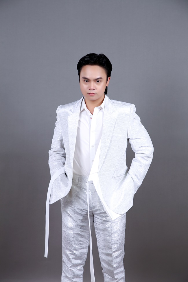 giam-khao-doan-mach-ca-si-toa-sang-sao-doi-bi-kip-de-co-man-trinh-dien-an-tuong-showbiz-5