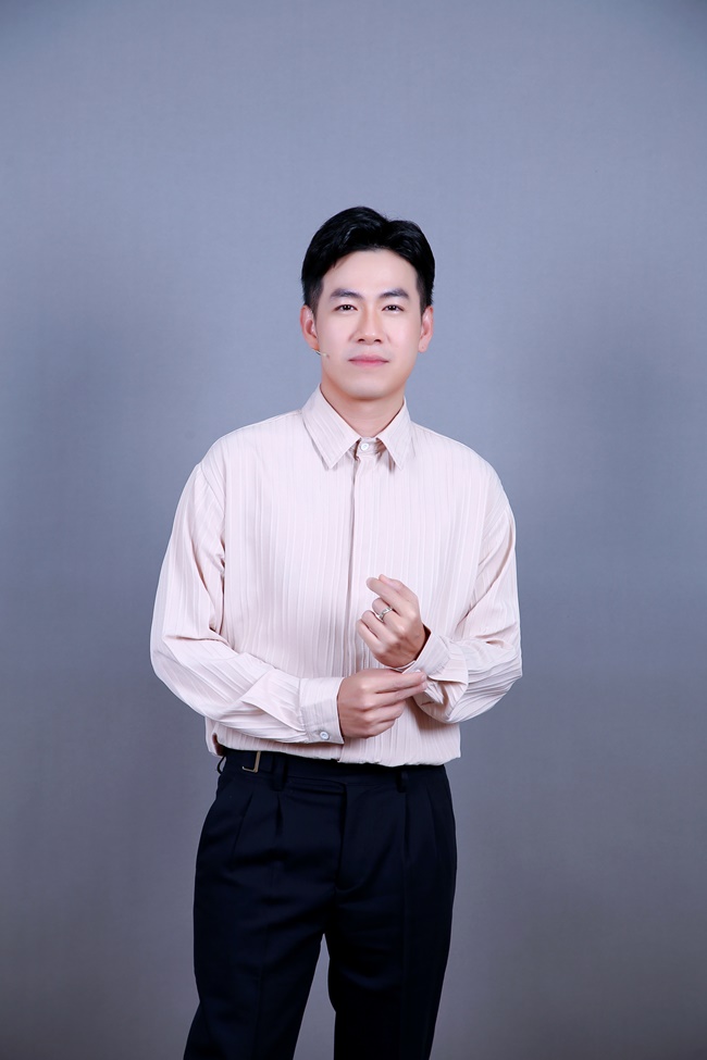 ca-si-ho-trung-dung-moi-quan-he-giua-toi-va-cha-tuong-doi-phuc-tap-showbiz-3