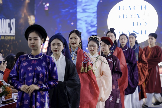 cac-hoi-nhom-yeu-co-phuc-cung-nhau-tap-hop-trong-du-an-phim-dien-anh-huyen-su-ho-linh-trang-si-bi-an-mo-vua-dinh-SHOWBIZ 16