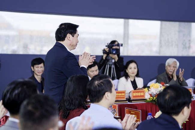 cac-hoi-nhom-yeu-co-phuc-cung-nhau-tap-hop-trong-du-an-phim-dien-anh-huyen-su-ho-linh-trang-si-bi-an-mo-vua-dinh-SHOWBIZ 7