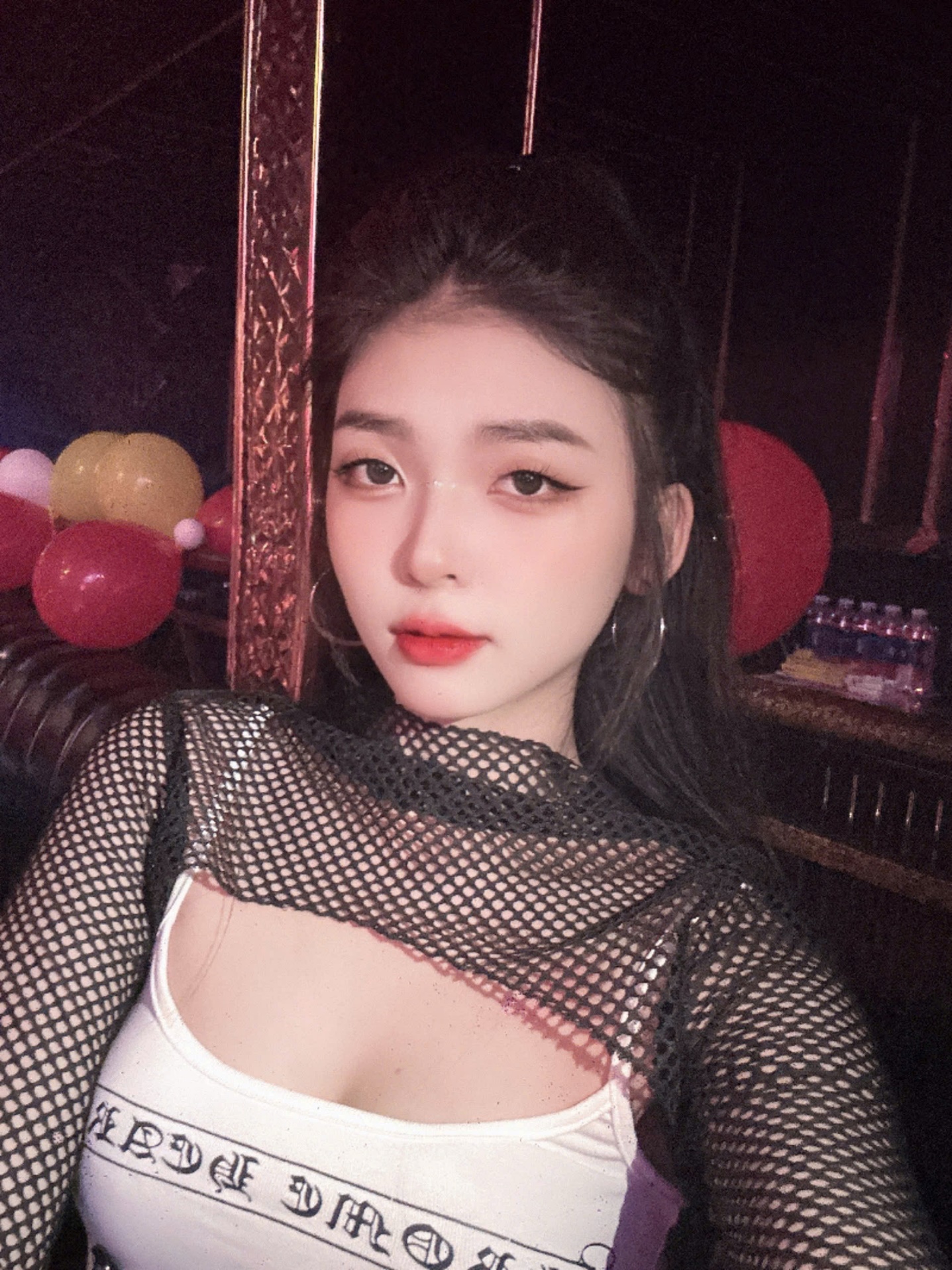 dj-nguyen-hong-doan-doll-duoc-la-chinh-minh-khi-choi-nhac-tren-san-khau-showbiz-1