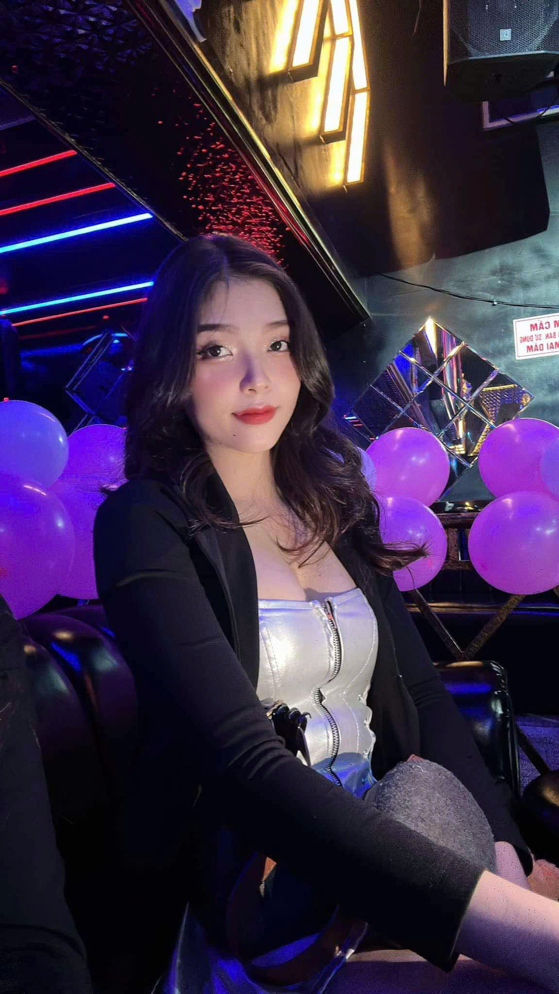 dj-nguyen-hong-doan-doll-duoc-la-chinh-minh-khi-choi-nhac-tren-san-khau-showbiz-6
