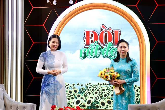 VĐV Lê Thị Hồng Hương xúc động: “Ngày đầu thi đấu, các bạn được đi máy bay, tôi chỉ có thể đi tàu lửa”