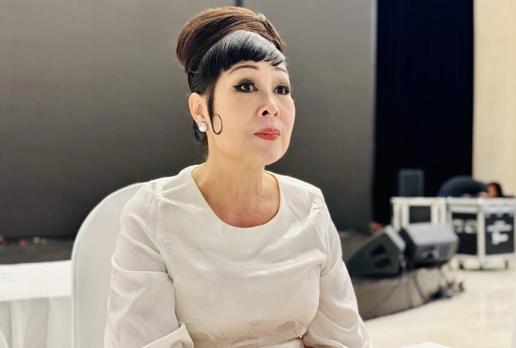 hong-van-se-dem-chuyen-xe-nhan-sac-va-ca-ti-dong-trao-hy-vong-cho-nhung-phu-nu-kho-khan-showbiz