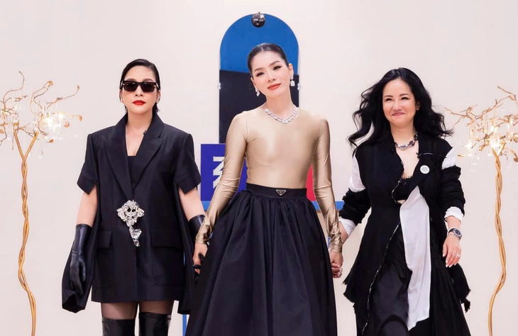 thu-phuong-hong-nhung-le-quyen-duoc-uu-ai-tai-chi-dep-dap-gio-re-song-showbiz