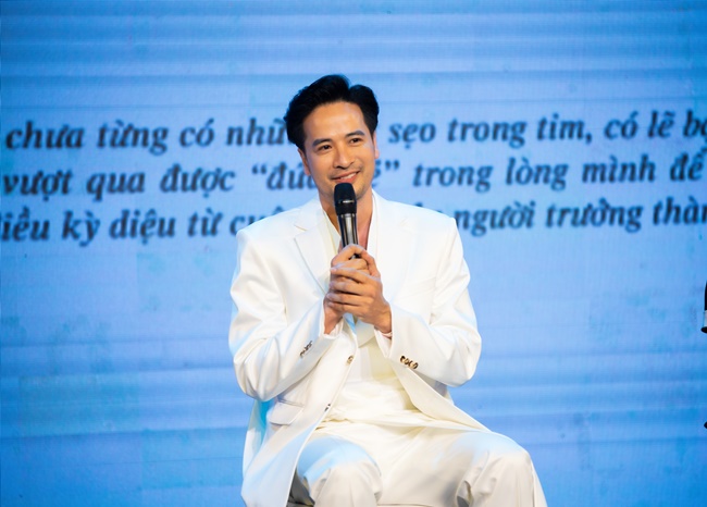 dien-vien-doan-minh-tai-ra-mat-sach-take-15-ky-niem-15-nam-lam-nghe-wshowbiz-2