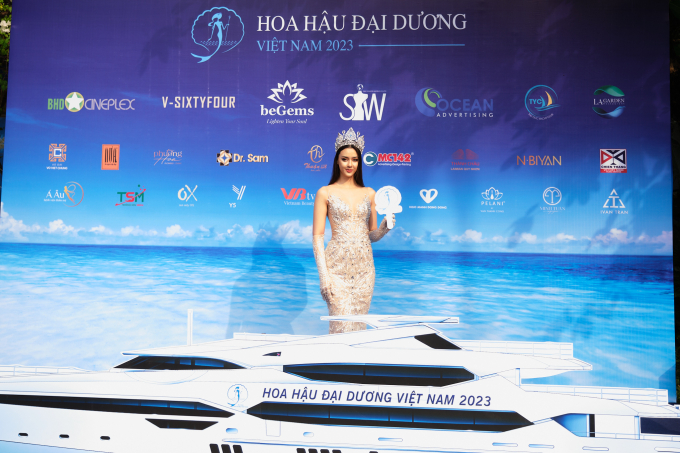 hoa-hau-dai-duong-viet-nam-2023-to-chuc-o-bai-bien-su-dung-anh-sang-tu-nhien-wshowbiz
