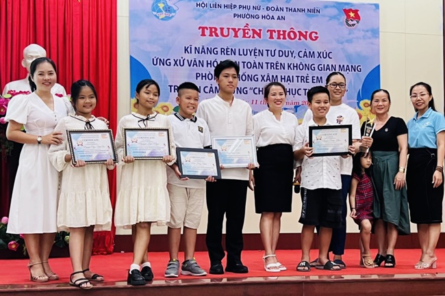 gala-vinh-danh-top-50-dai-su-tre-truyen-cam-hung-2023-dien-ra-thanh-cong-o-da-nang-wshowbiz-1