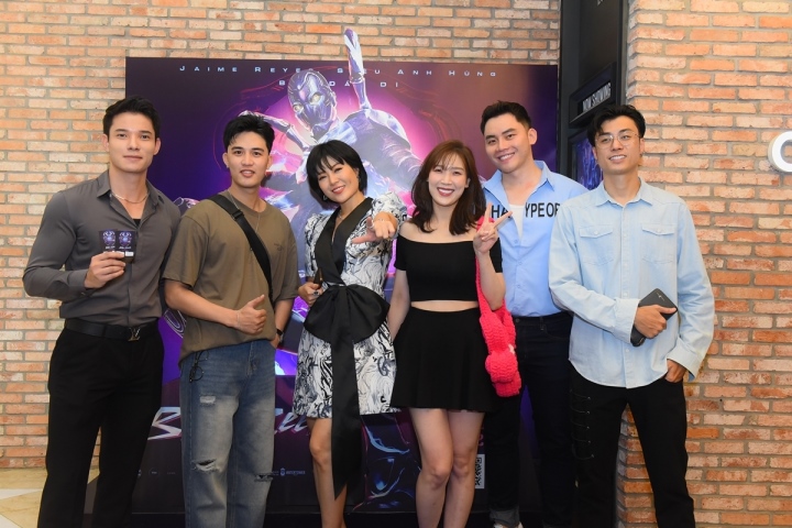 thanh-huong-hoi-ngo-dan-sao-viet-khi-du-ra-mat-phim-blue-beetle-WSHOWBIZ