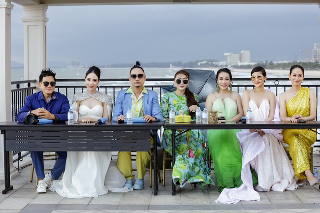 a-hau-hoan-vu-nhat-ban-megumi-wilson-catwalk-cung-dan-thi-sinh-hoa-hau-dai-duong-viet-nam-2023-SHOWBIZ-8