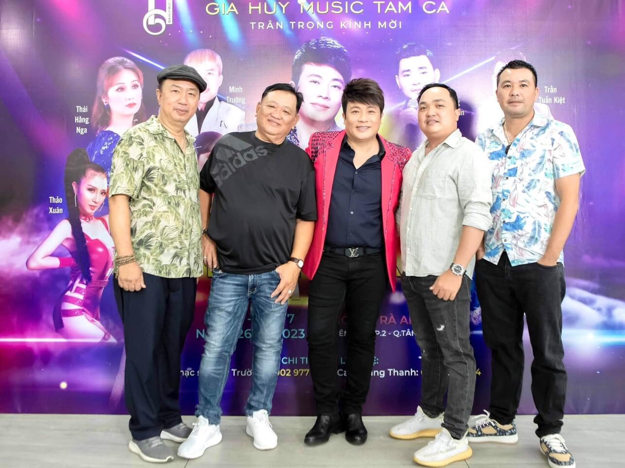 ca-si-gia-huy-chay-het-minh-trong-dem-nhac-mung-sinh-nhat-wshowbiz-9