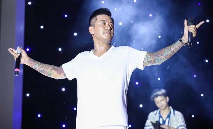 tuan-hung-noi-ve-viec-duoc-moi-hat-tai-su-kien-khoi-dong-super-bowl-2024-wshowbiz