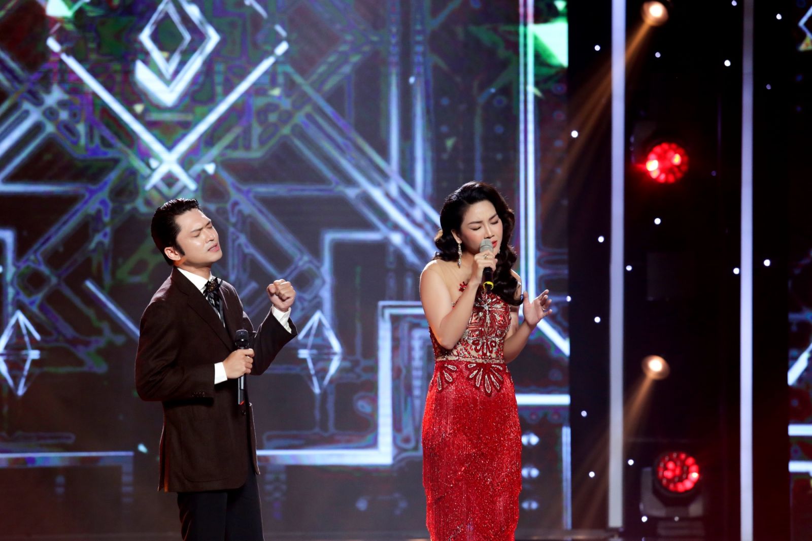 bao-kun-hai-ngan-khien-mc-quynh-hoa-noi-da-ga-voi-tinh-yeu-manh-liet-showbiz