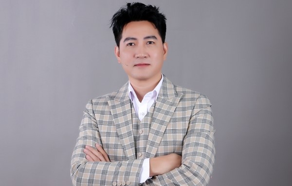 NGUYEN-PHI-HUNG-DAU-TRUONG-NGOISAO