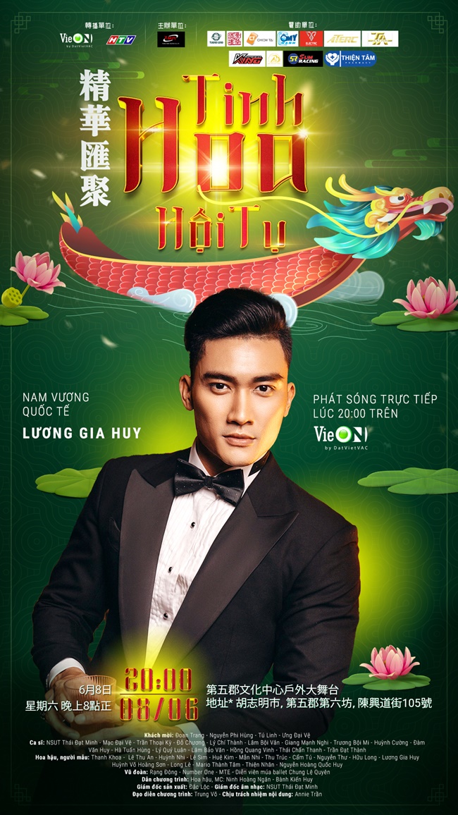 dan-mau-noi-tieng-trinh-lang-bo-suu-tap-suon-xam-va-ao-dai-viet-nam-wshowbiz-13