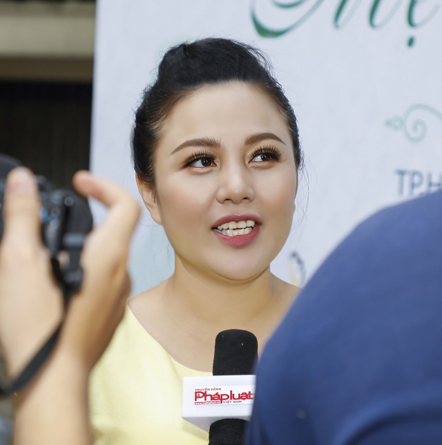 Chị Trương Ngọc Minh Đăng chia sẻ với báo giới tại buổi lễ ra mắt dự án.