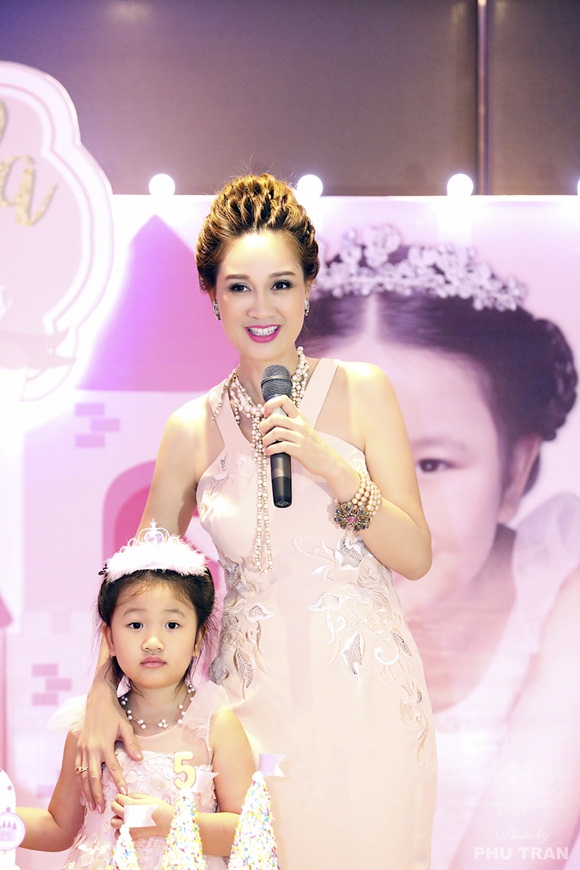 cong-chua-angela-wshowbiz-3