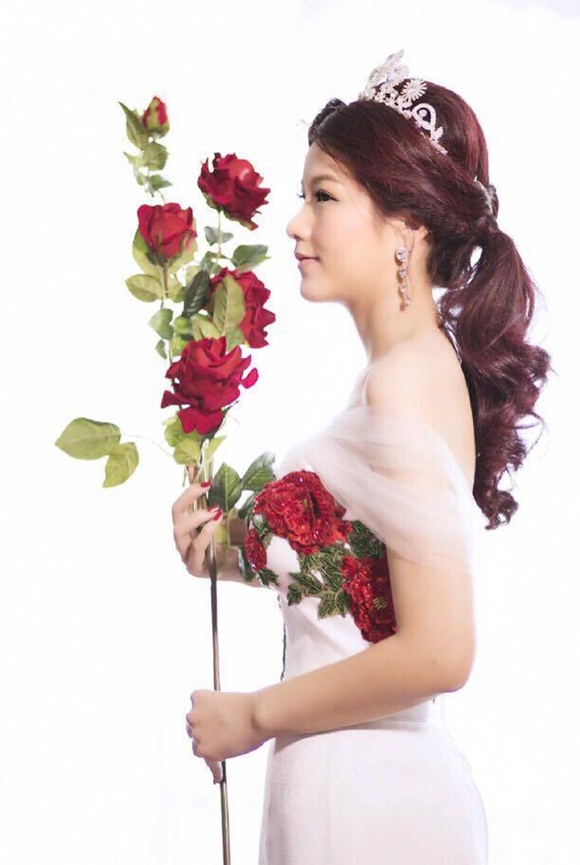 hoa-hau-xuan-thuy-mrs-world-2