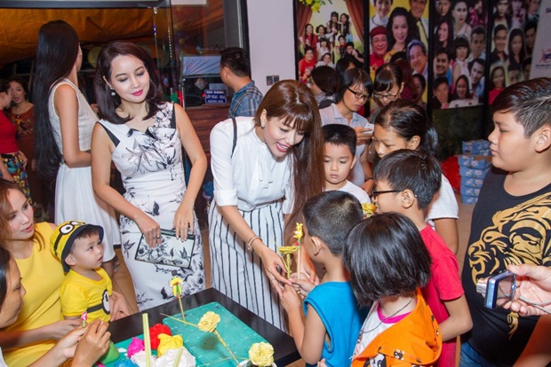 a-hau-bang-chau-pha-co-dem-trang-wshowbiz-6