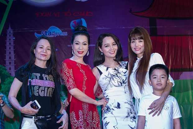 a-hau-bang-chau-pha-co-dem-trang-wshowbiz-8