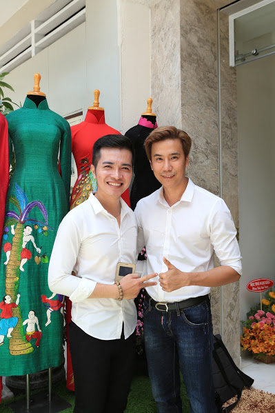 ao-dai-trong-nguyen-khai-truong-wshowbiz-4