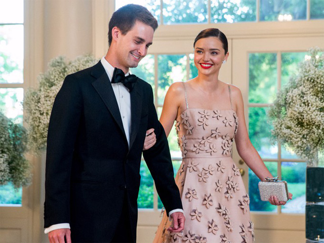 Miranda-Kerr-mang-bau-wshowbiz