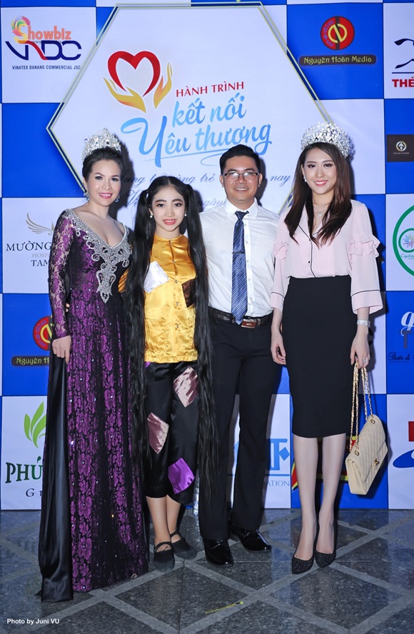 hoa-hau-thanh-thuy-tu-thien-wshowbiz-8