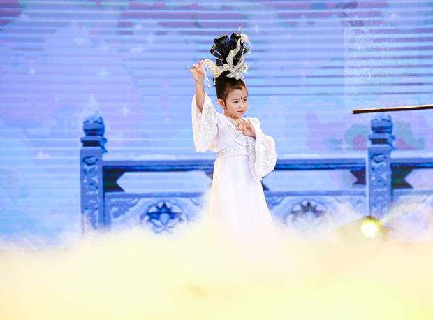 hoang-van-khanh-nhu-wshowbiz-14