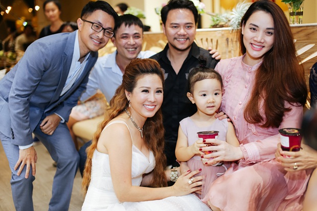 trang-nhung-tra-sua-maku-wshowbiz-2