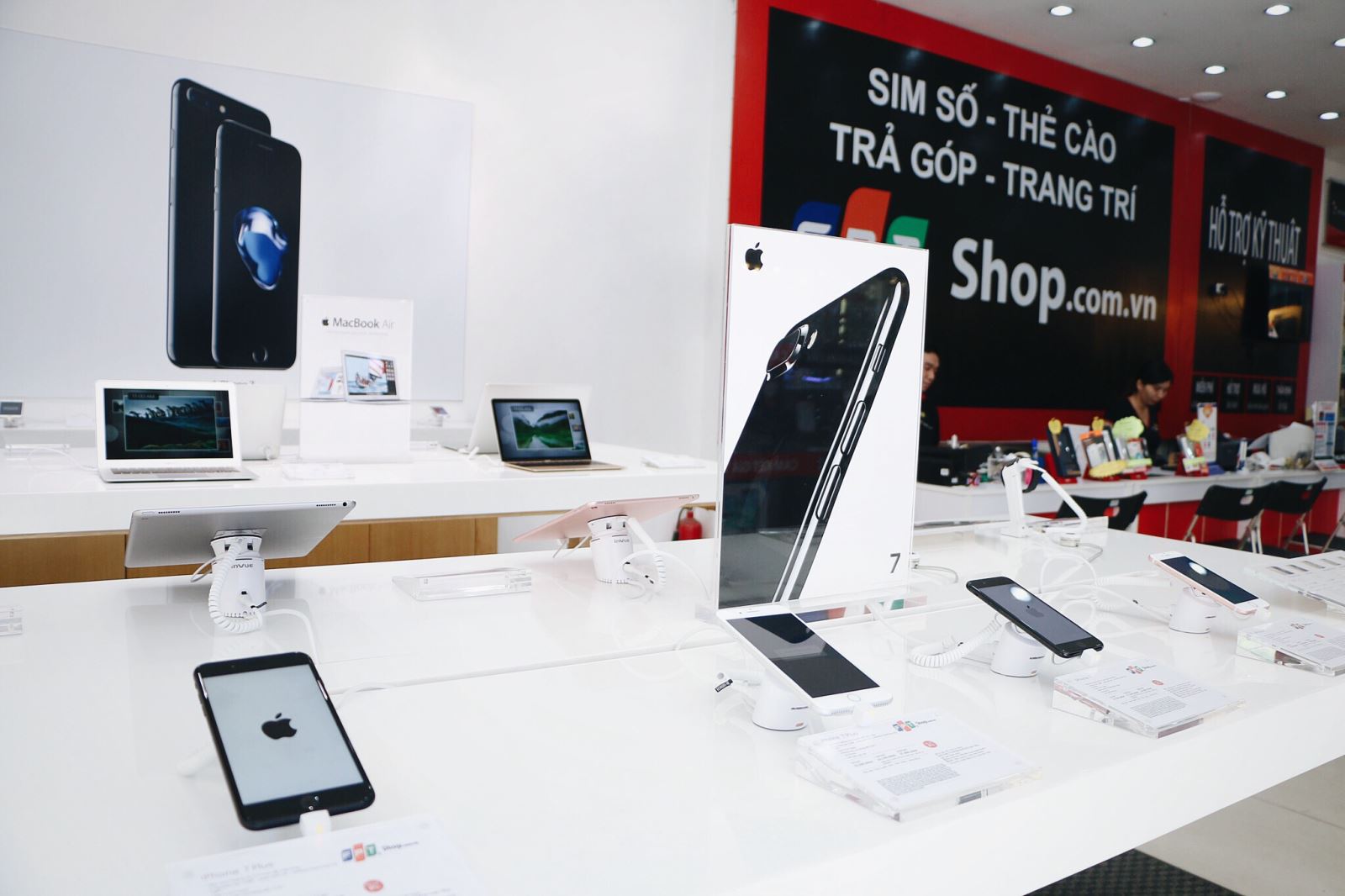 apple-thua-oppo-samsung-ve-thi-phan-tai-viet-nam-wshowbiz