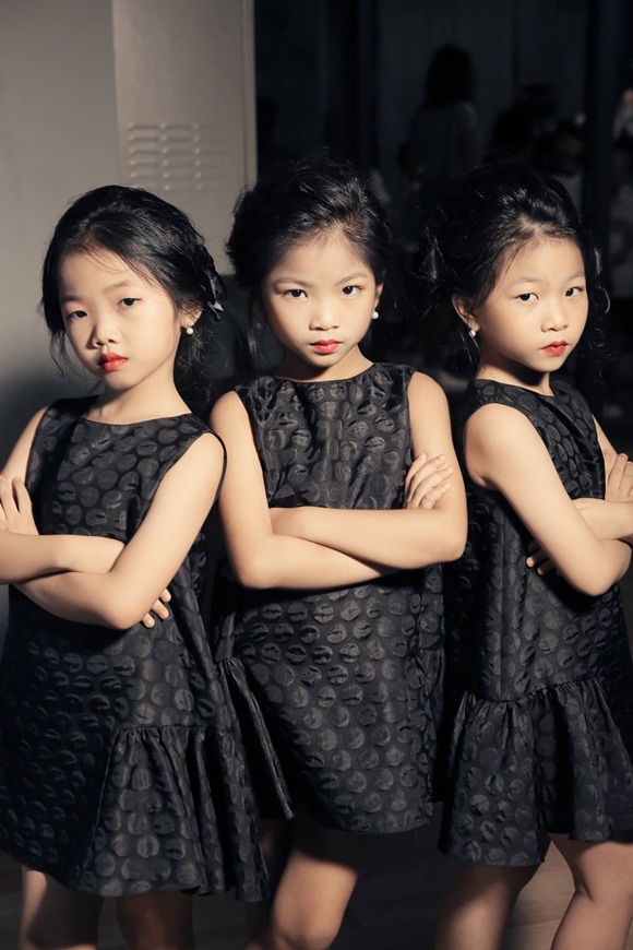 3-chi-em-sinh-doi-wshowbiz-2